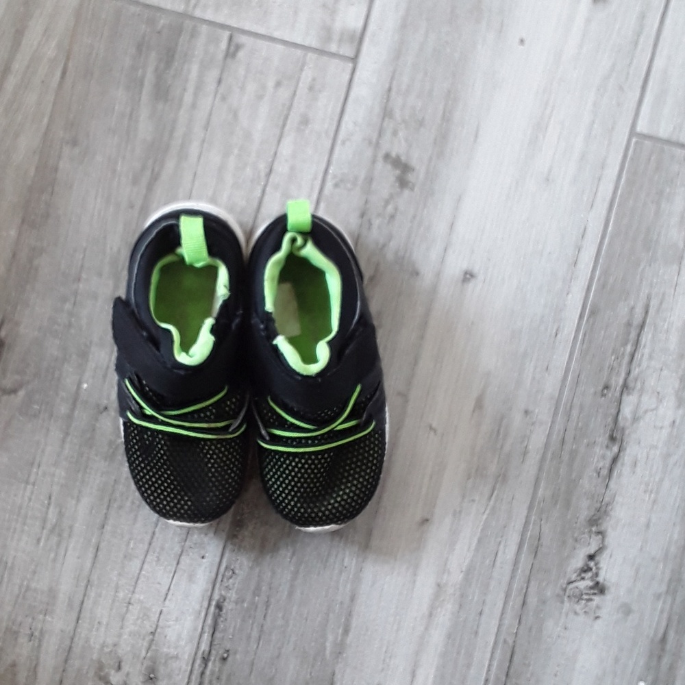 Cat and Jack size6 green and black